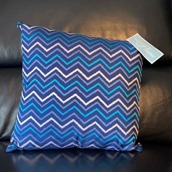 Blue Accent Pillow NEW - Picture 1 of 2